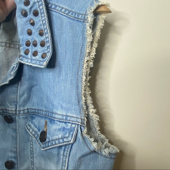 Rock & Republic || Studded Collar Denim/Jean Frayed Vest - Picture 6 of 11